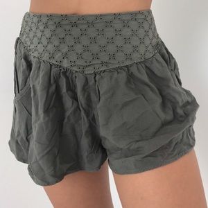American Eagle olive green shorts